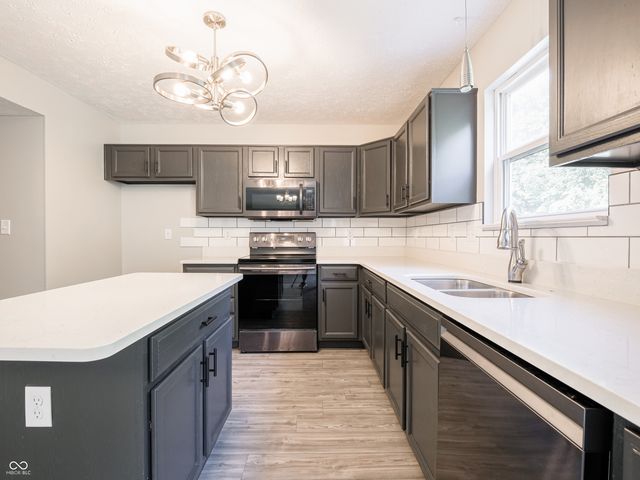 2924 Coles Creek Lane, Indianapolis, IN 46217