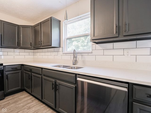 2924 Coles Creek Lane, Indianapolis, IN 46217