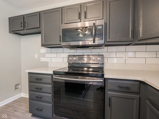 2924 Coles Creek Lane, Indianapolis, IN 46217