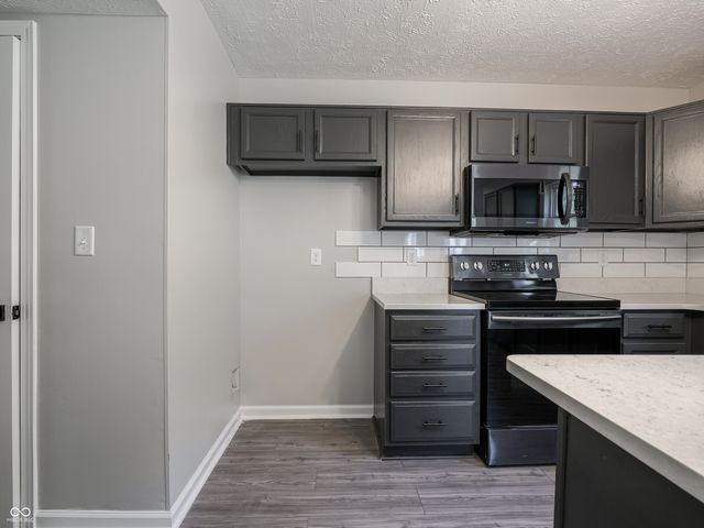 2924 Coles Creek Lane, Indianapolis, IN 46217