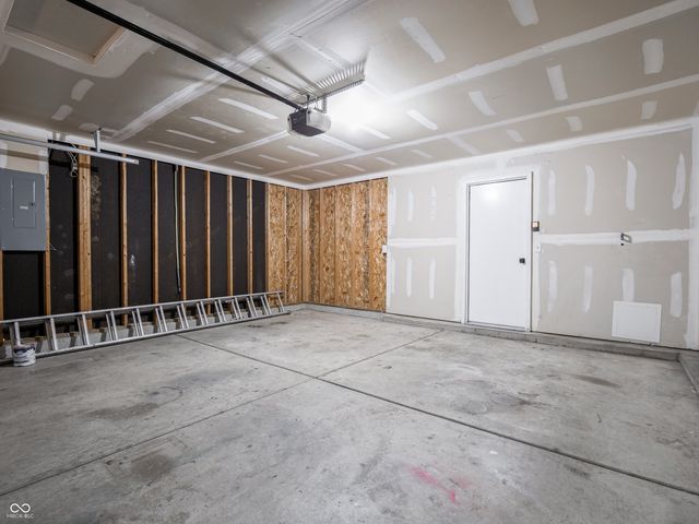 2924 Coles Creek Lane, Indianapolis, IN 46217
