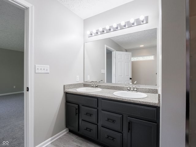2924 Coles Creek Lane, Indianapolis, IN 46217