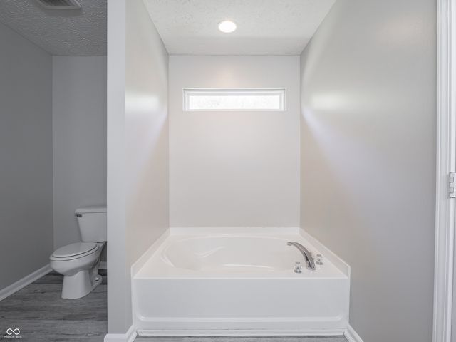 2924 Coles Creek Lane, Indianapolis, IN 46217