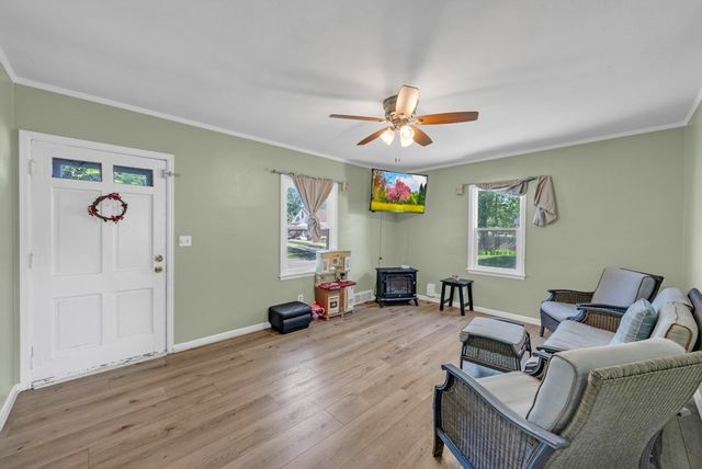 2205 52nd Street, Des Moines, IA 50310