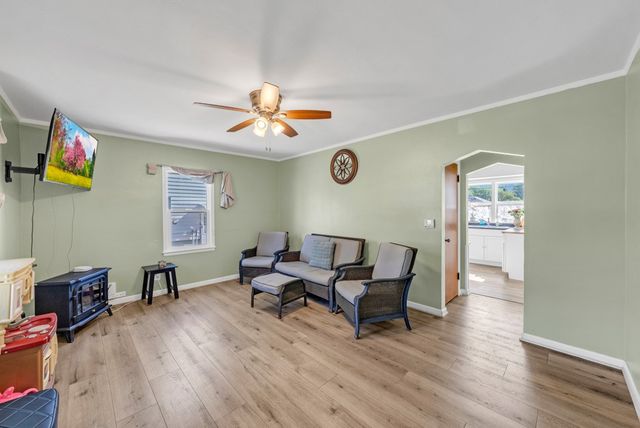 2205 52nd Street, Des Moines, IA 50310