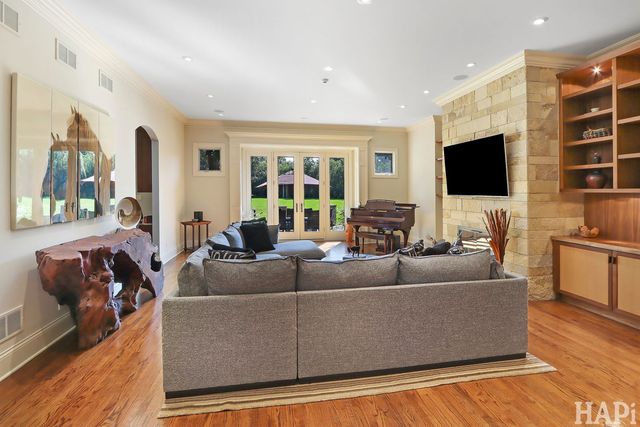 1425 Lee Road, Northbrook, IL 60062