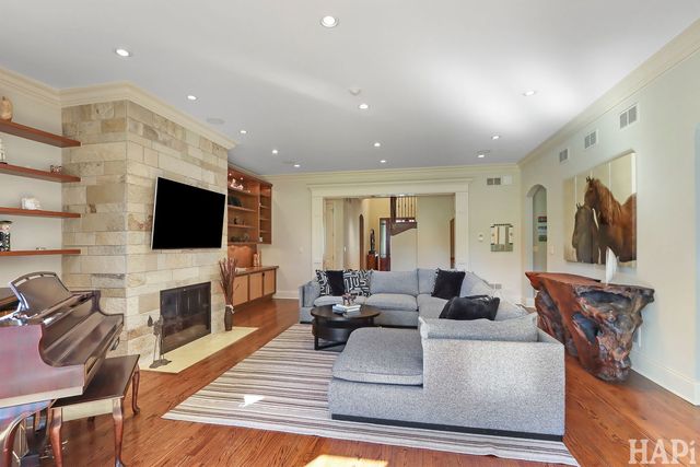 1425 Lee Road, Northbrook, IL 60062