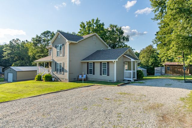 303 Borum Ave, Hohenwald, TN 38462