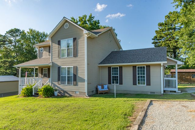 303 Borum Ave, Hohenwald, TN 38462
