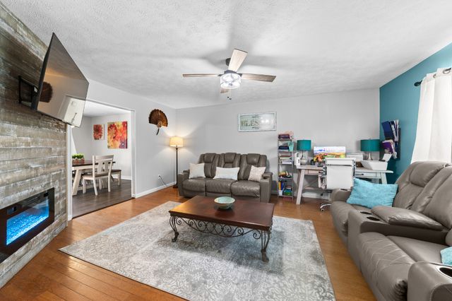 303 Borum Ave, Hohenwald, TN 38462
