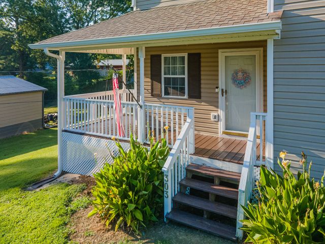 303 Borum Ave, Hohenwald, TN 38462