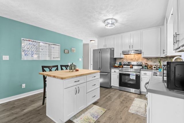 303 Borum Ave, Hohenwald, TN 38462