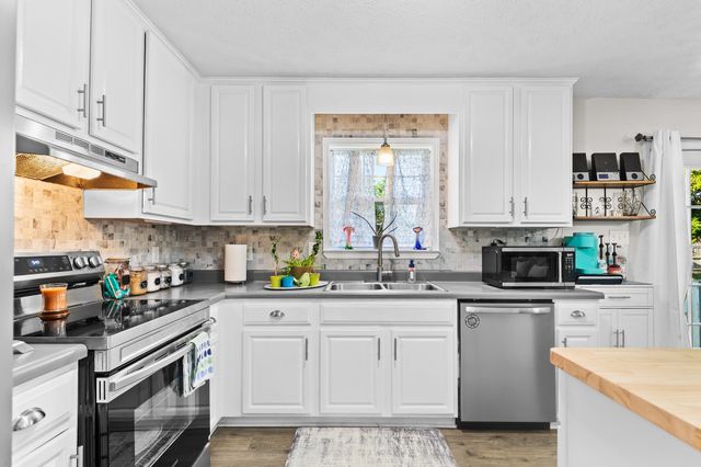 303 Borum Ave, Hohenwald, TN 38462
