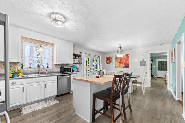 303 Borum Ave, Hohenwald, TN 38462