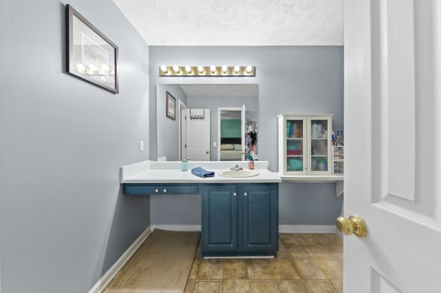 303 Borum Ave, Hohenwald, TN 38462