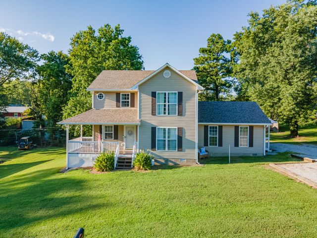 303 Borum Ave, Hohenwald, TN 38462
