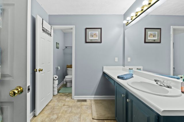 303 Borum Ave, Hohenwald, TN 38462