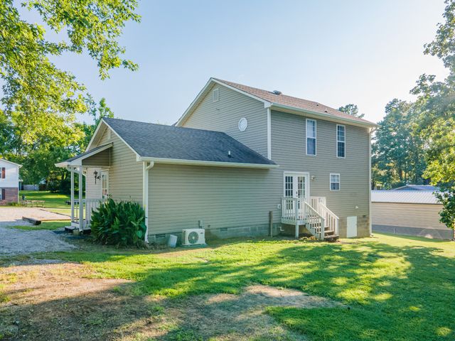 303 Borum Ave, Hohenwald, TN 38462