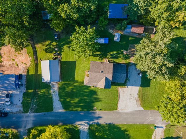 303 Borum Ave, Hohenwald, TN 38462