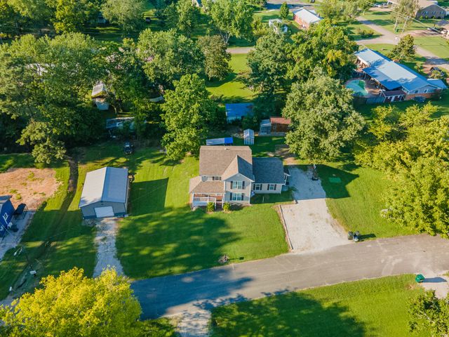 303 Borum Ave, Hohenwald, TN 38462