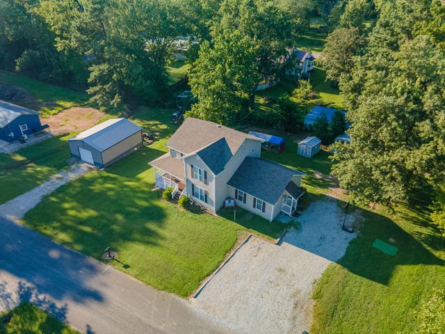 303 Borum Ave, Hohenwald, TN 38462