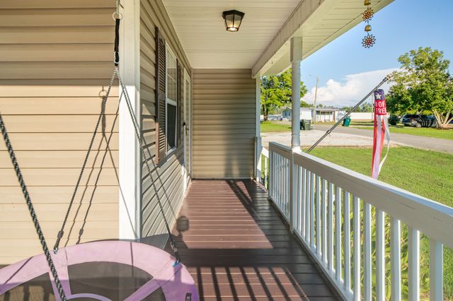 303 Borum Ave, Hohenwald, TN 38462