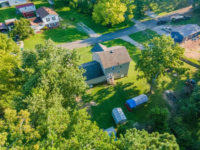 303 Borum Ave, Hohenwald, TN 38462