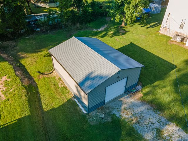 303 Borum Ave, Hohenwald, TN 38462