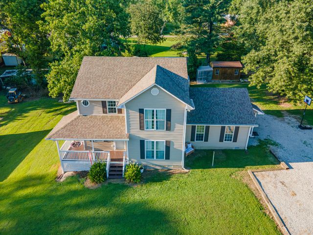 303 Borum Ave, Hohenwald, TN 38462