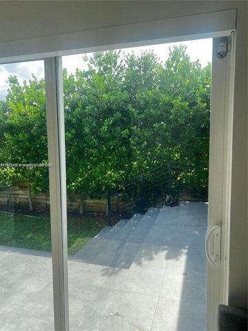 15 NW 52nd St, Miami, FL 33127