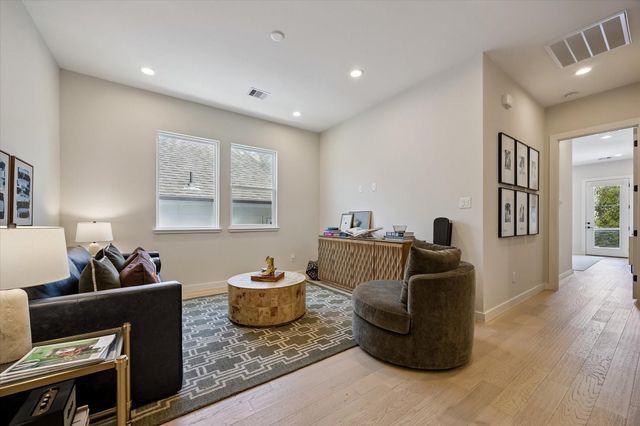 5532 Darling Street, Houston, TX 77007