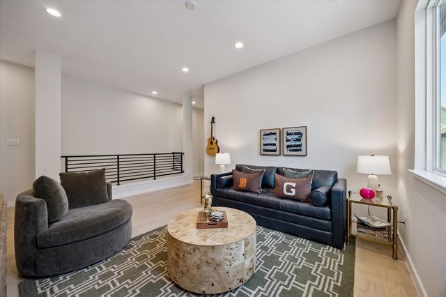5532 Darling Street, Houston, TX 77007