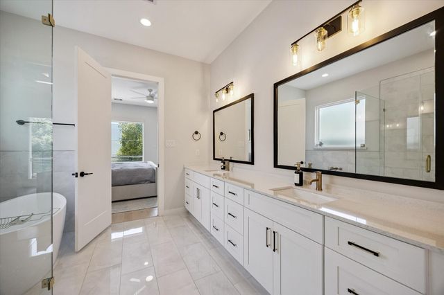 5532 Darling Street, Houston, TX 77007