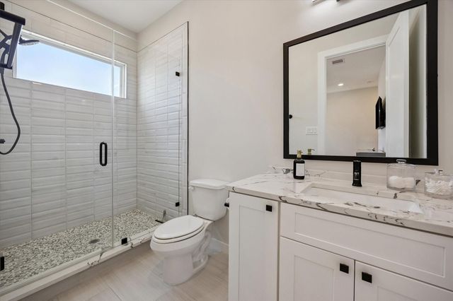 5532 Darling Street, Houston, TX 77007