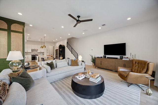 5532 Darling Street, Houston, TX 77007