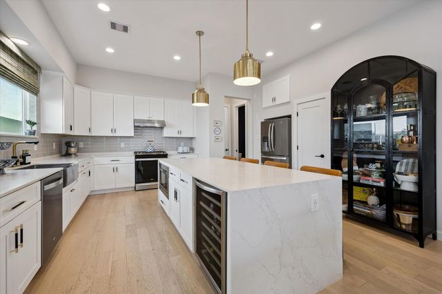 5532 Darling Street, Houston, TX 77007