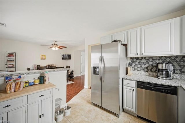 1038 Bryce LN, Virginia Beach, VA 23464