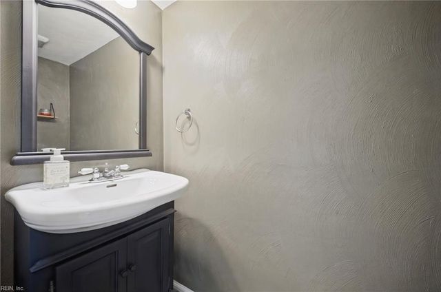 1038 Bryce LN, Virginia Beach, VA 23464