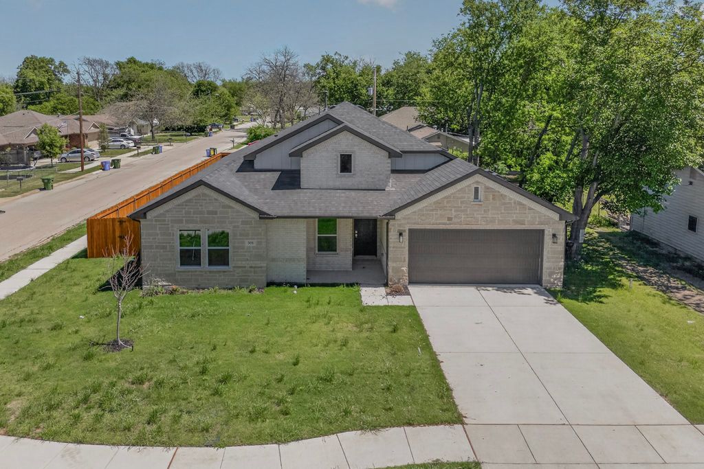 501 Pemberton Drive, White Settlement, TX 76108