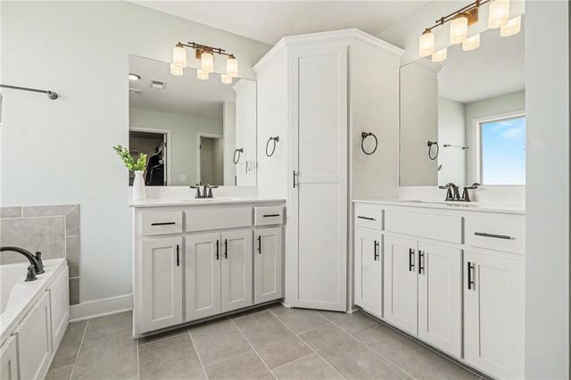 9111 N Cleveland Avenue, Kansas City, MO 64156