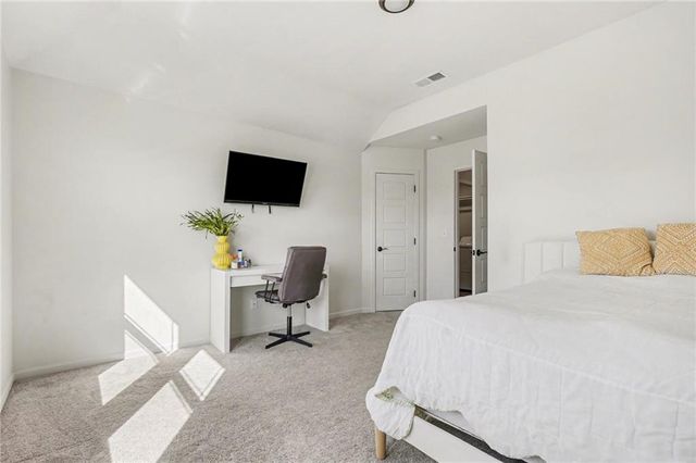 9111 N Cleveland Avenue, Kansas City, MO 64156