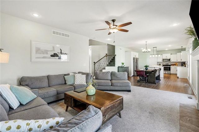 9111 N Cleveland Avenue, Kansas City, MO 64156