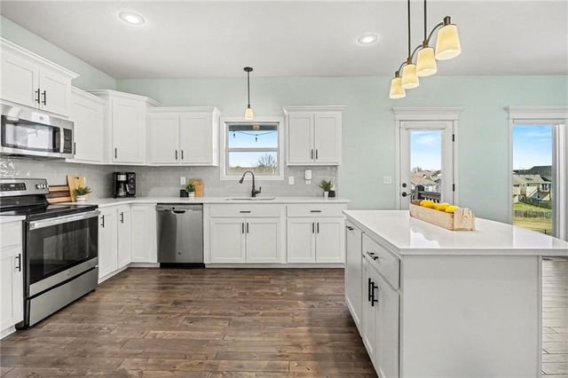 9111 N Cleveland Avenue, Kansas City, MO 64156