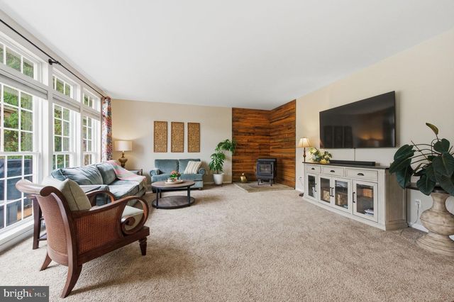 345 WOODCREST RD, West Grove, PA 19390