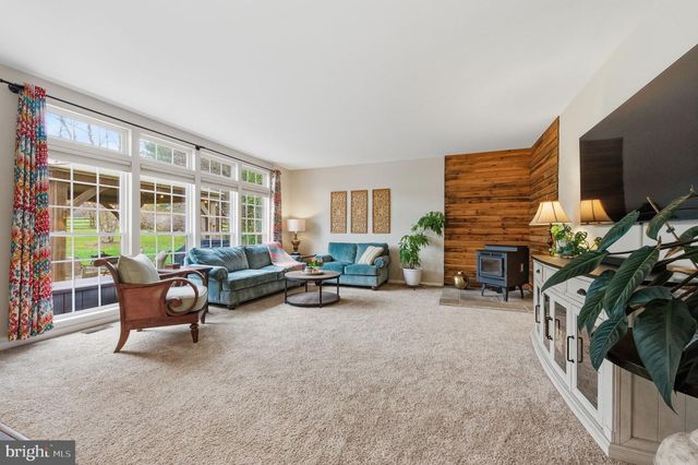 345 WOODCREST RD, West Grove, PA 19390