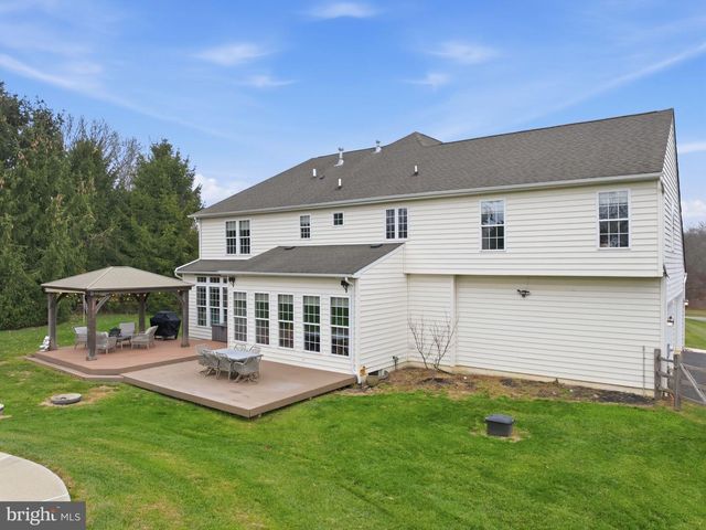 345 WOODCREST RD, West Grove, PA 19390