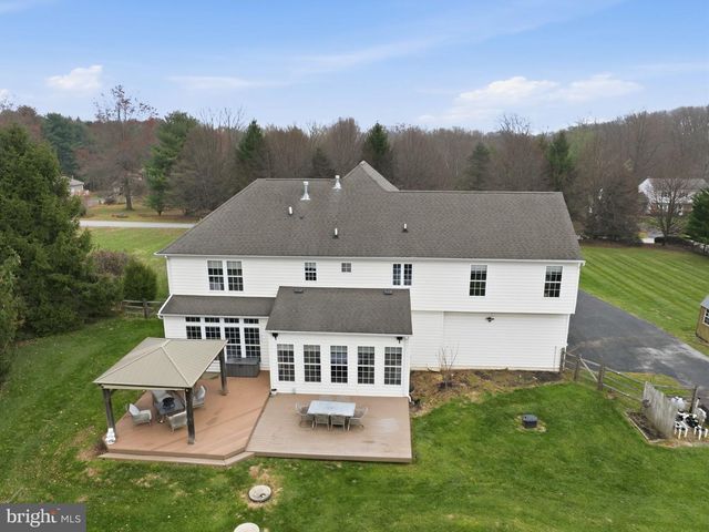 345 WOODCREST RD, West Grove, PA 19390
