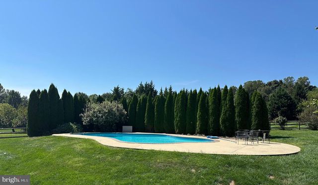 345 WOODCREST RD, West Grove, PA 19390