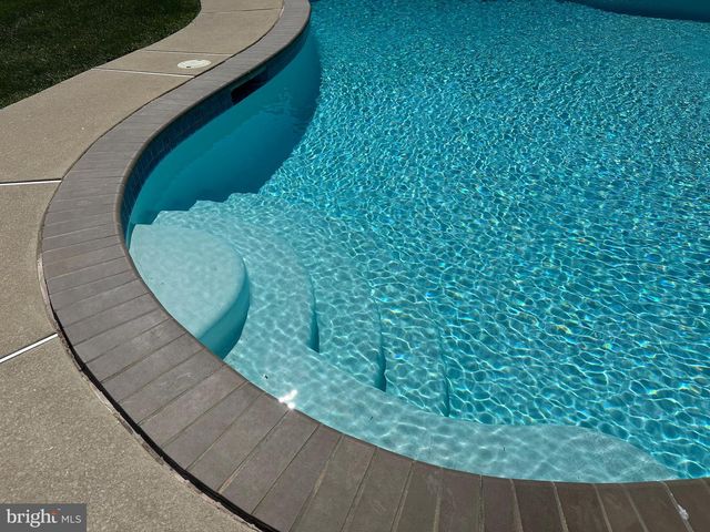 345 WOODCREST RD, West Grove, PA 19390