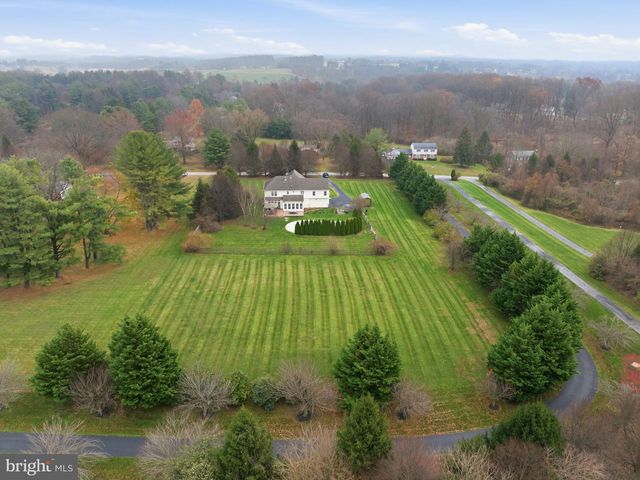 345 WOODCREST RD, West Grove, PA 19390